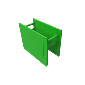 Structure de coffrage modulaire en acier, peinte en vert vif. La structure comprend des panneaux latéraux et des traverses pour soutenir les parois. Conçue pour être assemblée sur des chantiers de construction, cette structure est utilisée pour maintenir la forme du béton pendant qu'il durcit.